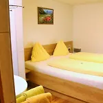 Haus Waldheim בית הארחה 3*