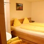 Haus Waldheim Pensión Sankt Leonhard im Pitztal